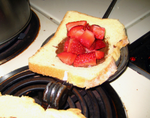 Pie iron dessert recipe: nutella and strawberry pie